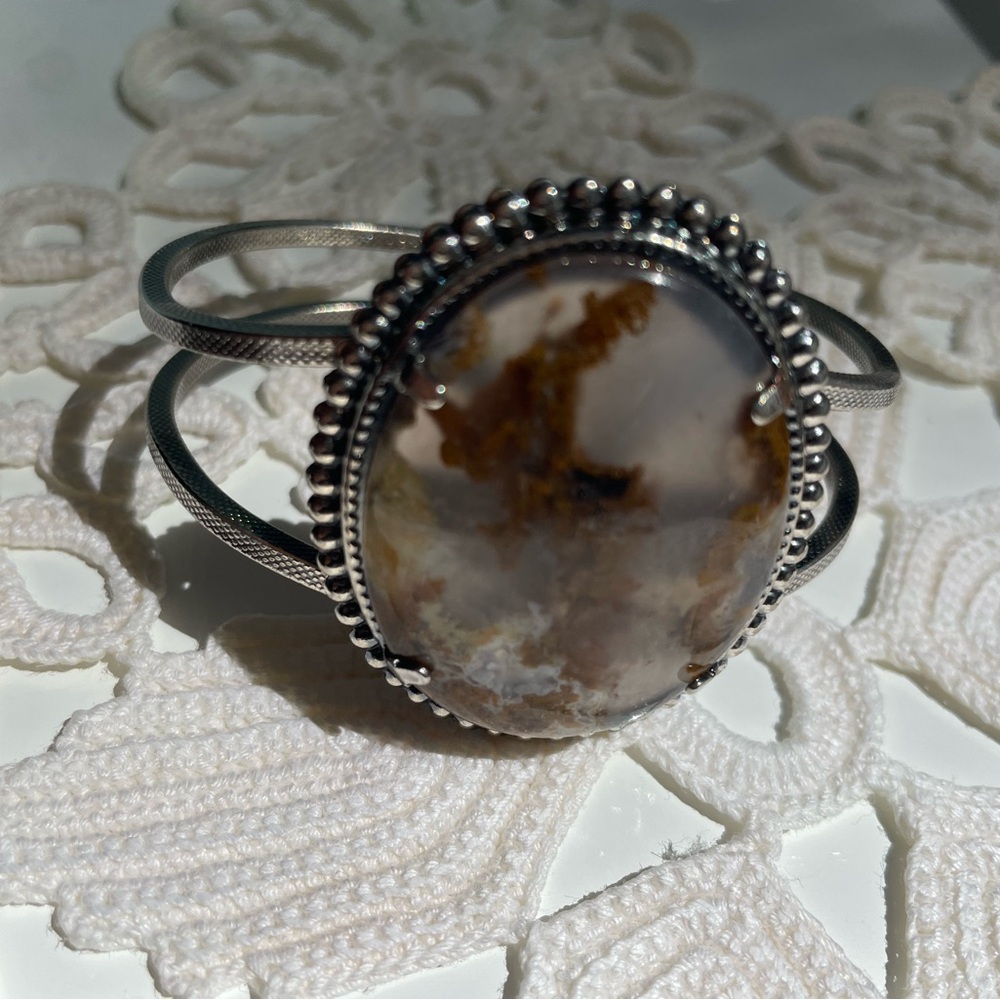 Elegant Silver-Tone Agate Bracelet